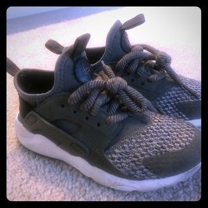 PRESCHOOL NIKE HUARACHE - DRK GRAY - SIZE 12.5